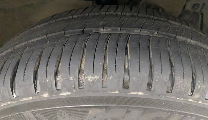 2016 Maruti Swift Dzire VXI (O), Petrol, Manual, 75,285 km, Right Front Tyre Tread