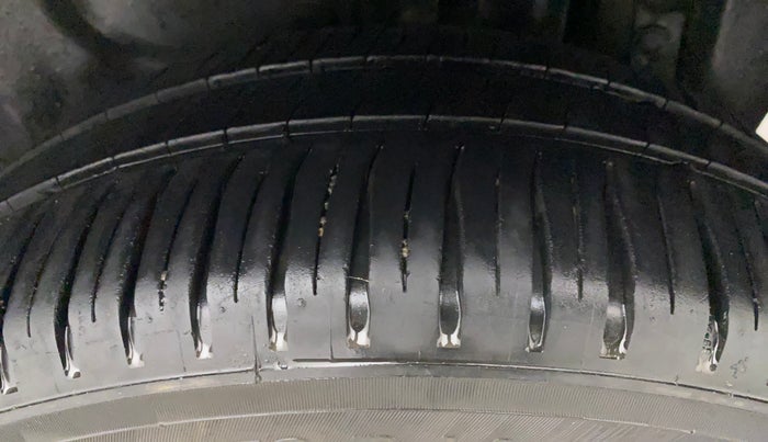 2016 Maruti Swift Dzire VXI (O), Petrol, Manual, 75,285 km, Left Rear Tyre Tread
