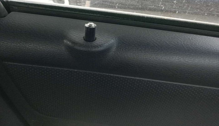 2018 Datsun Redi Go T (O), Petrol, Manual, 48,960 km, Lock system - Door lock knob has minor damage