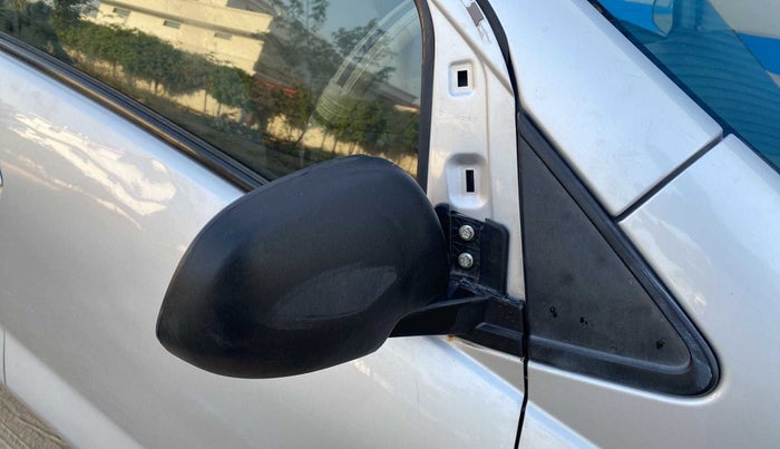 2018 Datsun Redi Go T (O), Petrol, Manual, 48,960 km, Right rear-view mirror - Trim missing