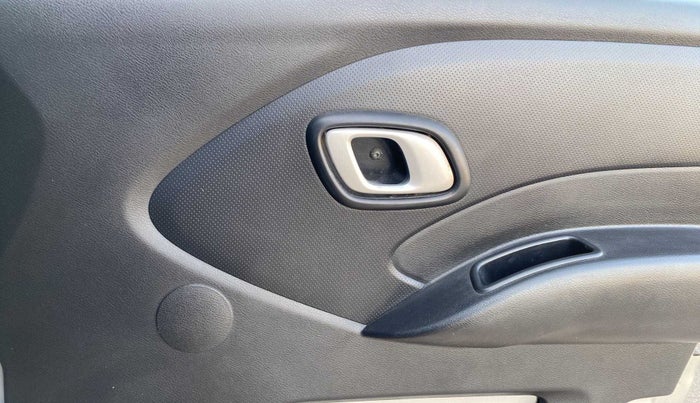 2018 Datsun Redi Go T (O), Petrol, Manual, 48,960 km, Driver Side Door Panels Control