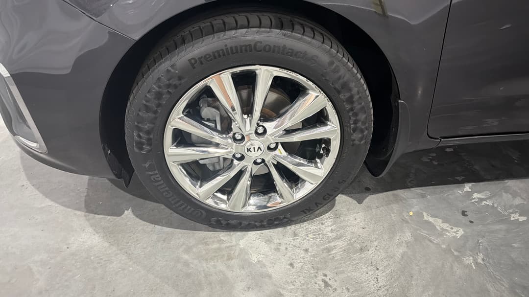 2020 Kia Carnival Platinum, Automatic, 66715 km, Left Front Wheel