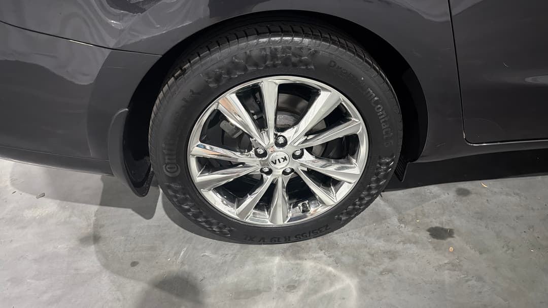 2020 Kia Carnival Platinum, Automatic, 66715 km, Right Rear Wheel
