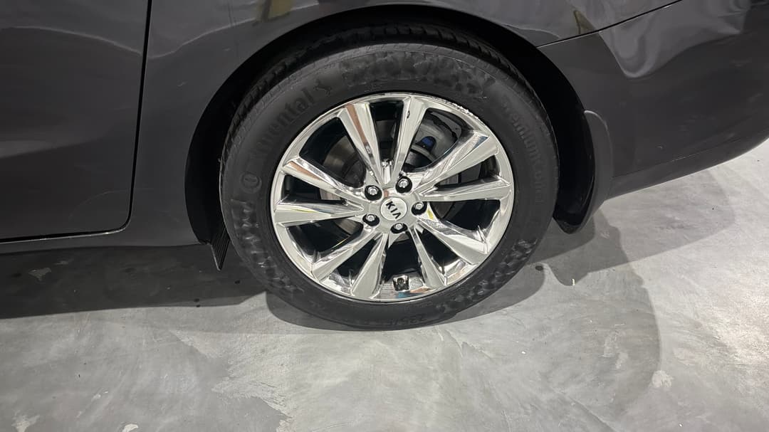 2020 Kia Carnival Platinum, Automatic, 66715 km, Left Rear Wheel