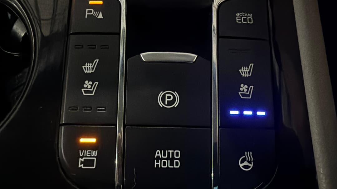 2020 Kia Carnival Platinum, Automatic, 66715 km, Handbrake