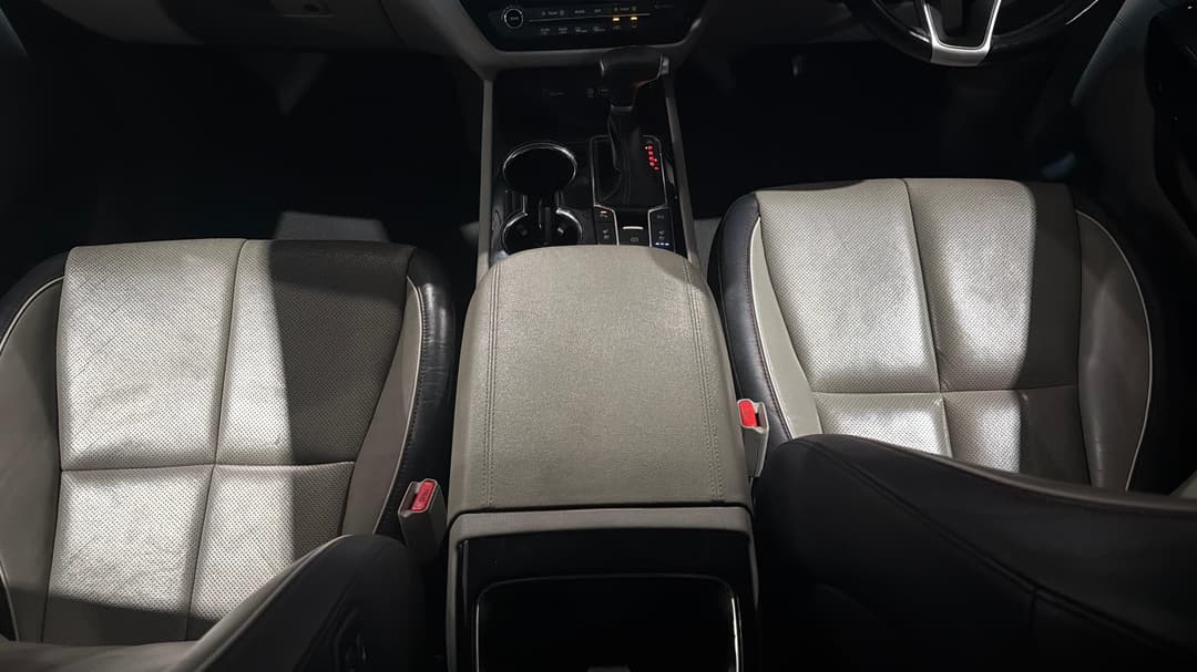 2020 Kia Carnival Platinum, Automatic, 66715 km, Center Console
