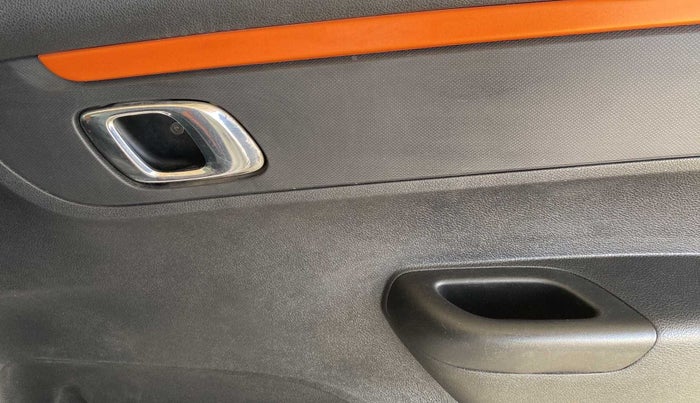2019 Renault Kwid CLIMBER 1.0 (O), Petrol, Manual, 47,130 km, Driver Side Door Panels Control
