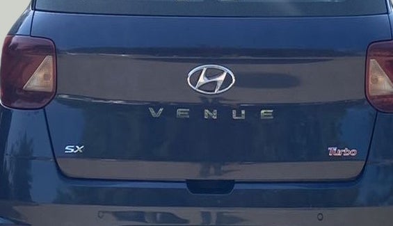 2021 Hyundai VENUE SX 1.0 TURBO, Petrol, Manual, 48,413 km, Dicky (Boot door) - Paint has minor damage