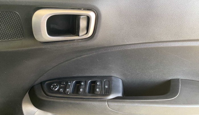 2021 Hyundai VENUE SX 1.0 TURBO, Petrol, Manual, 48,413 km, Driver Side Door Panels Control