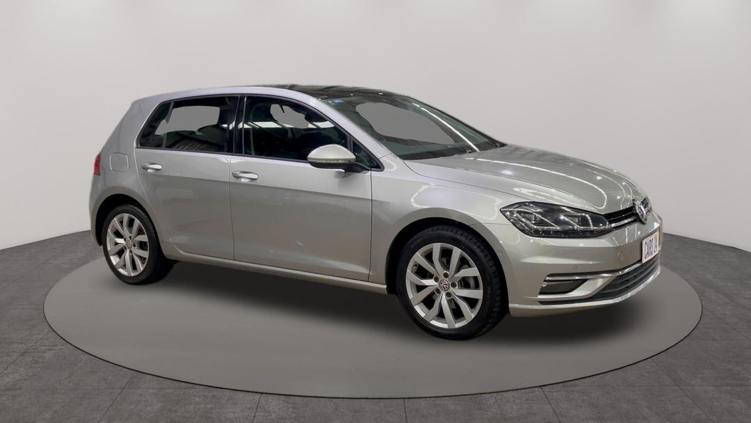 2017 Volkswagen Golf 110 Tsi Highline, Automatic, 86965 km, Right Front Diagonal (45- Degree) View