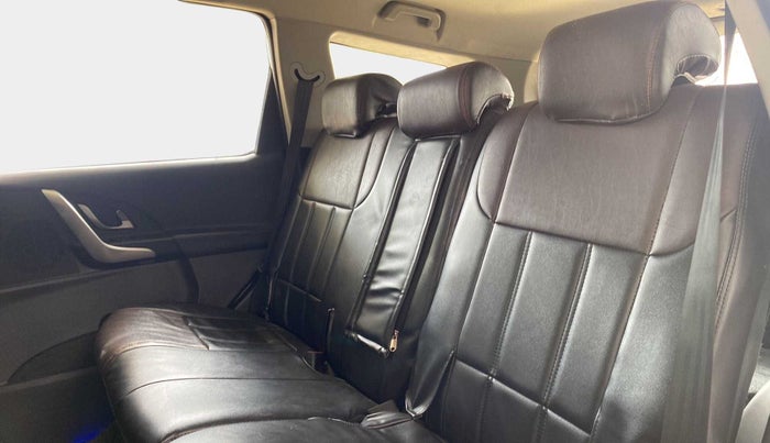 2018 Mahindra XUV500 W7, Diesel, Manual, 41,761 km, Right Side Rear Door Cabin