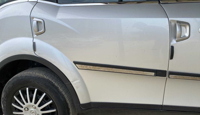 2018 Mahindra XUV500 W7, Diesel, Manual, 41,761 km, Right rear door - Minor scratches