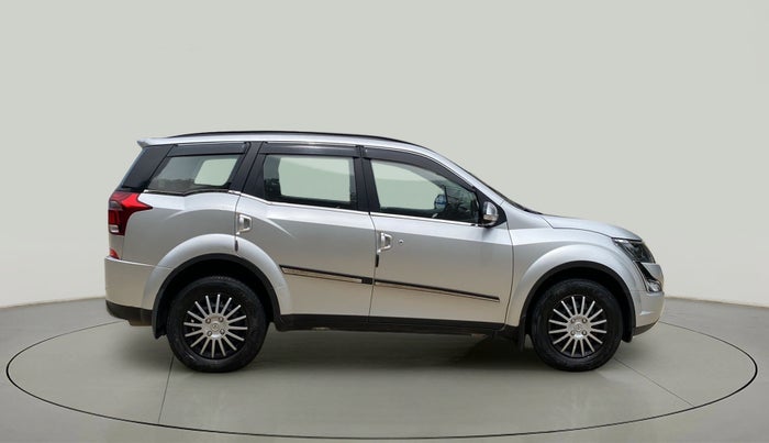 2018 Mahindra XUV500 W7, Diesel, Manual, 41,761 km, Right Side View