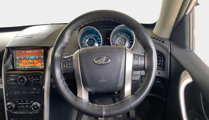 2018 Mahindra XUV500 W7, Diesel, Manual, 41,761 km, Steering Wheel Close Up