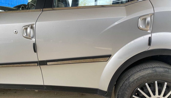 2018 Mahindra XUV500 W7, Diesel, Manual, 41,761 km, Rear left door - Slightly dented