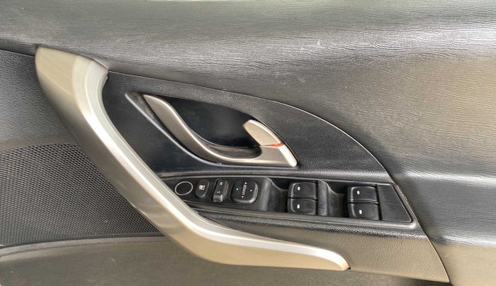 2018 Mahindra XUV500 W7, Diesel, Manual, 41,761 km, Driver Side Door Panels Control