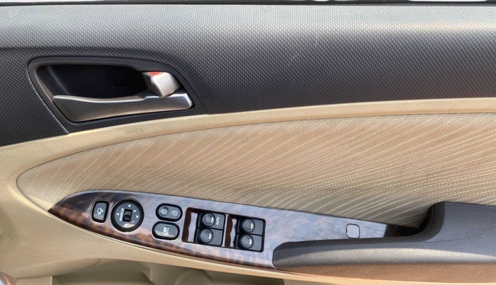 2017 Hyundai Verna 1.6 VTVT SX, Petrol, Manual, 31,105 km, Driver Side Door Panels Control