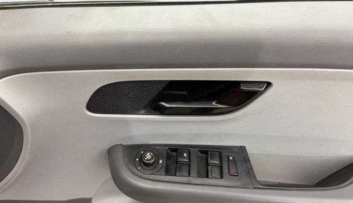 2020 Tata ALTROZ XM PETROL, Petrol, Manual, 23,998 km, Driver Side Door Panels Control