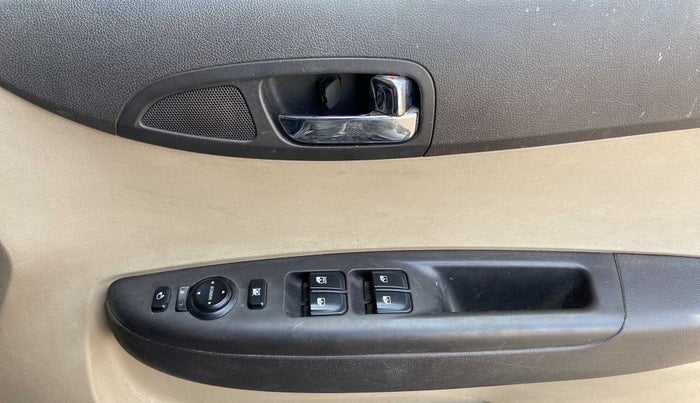 2013 Hyundai i20 MAGNA 1.4 CRDI, Diesel, Manual, 97,295 km, Driver Side Door Panels Control