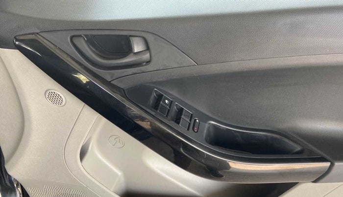 2019 Tata NEXON KRAZ MT PETROL, Petrol, Manual, 52,825 km, Driver Side Door Panels Control