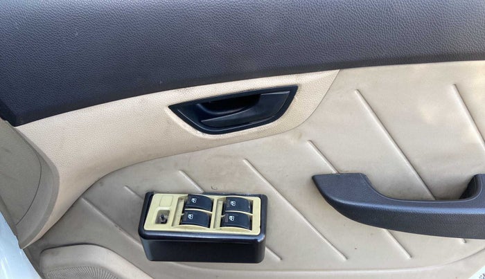2014 Hyundai Eon D-LITE+, Petrol, Manual, 51,252 km, Driver Side Door Panels Control