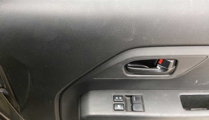 2020 Maruti New Wagon-R LXI 1.0, Petrol, Manual, 54,174 km, Driver Side Door Panels Control