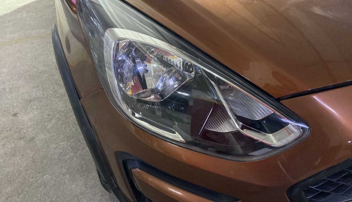 2018 Ford FREESTYLE TITANIUM PLUS 1.2 PETROL, Petrol, Manual, 31,230 km, Right headlight - Clamp has minor damage