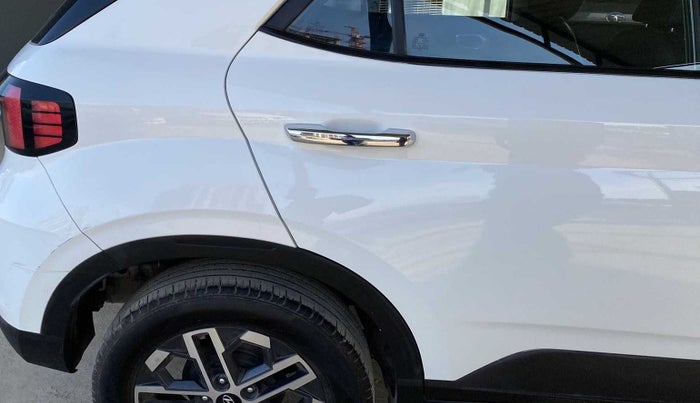 2022 Hyundai VENUE SX (O) 1.5 CRDI, Diesel, Manual, 19,988 km, Right quarter panel - Minor scratches
