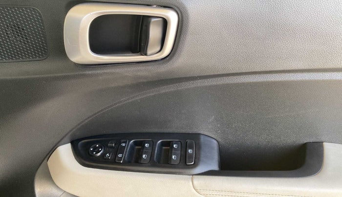 2022 Hyundai VENUE SX (O) 1.5 CRDI, Diesel, Manual, 19,988 km, Driver Side Door Panels Control