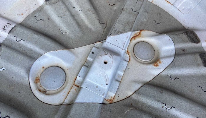 2016 Hyundai Creta SX PLUS 1.6 PETROL, Petrol, Manual, 33,501 km, Boot floor - Slight discoloration
