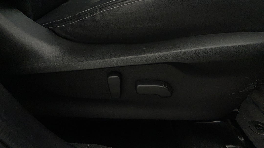 2022 Subaru Forester 2.5i-s (awd), Automatic, 47025 km, Drivers Side Adjustment Panel