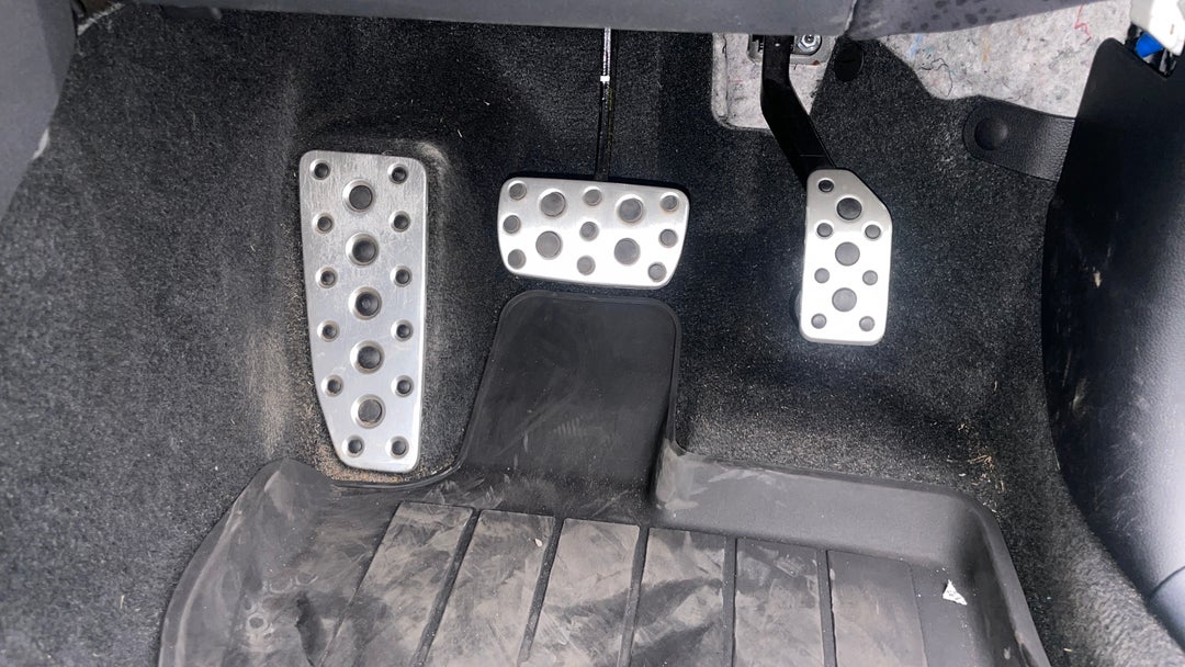 2022 Subaru Forester 2.5i-s (awd), Automatic, 47025 km, Pedals and Footmat