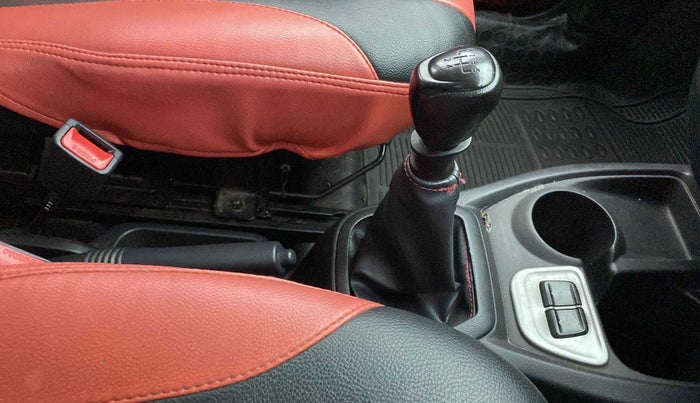 2017 Datsun Redi Go SPORT, Petrol, Manual, 52,374 km, Gear Lever