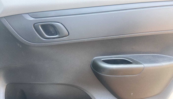2021 Renault Kwid RXT 1.0 (O), Petrol, Manual, 3,748 km, Driver Side Door Panels Control