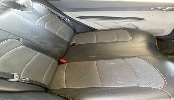 2016 Tata Tiago XZ PETROL, Petrol, Manual, 73,697 km, Second-row right seat - Cover slightly stained