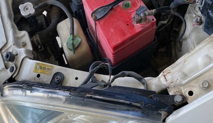 2014 Maruti Wagon R 1.0 VXI, Petrol, Manual, 1,06,234 km, Left headlight - Clamp has minor damage