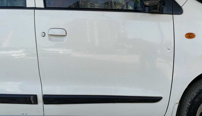 2014 Maruti Wagon R 1.0 VXI, Petrol, Manual, 1,06,234 km, Driver-side door - Slightly dented