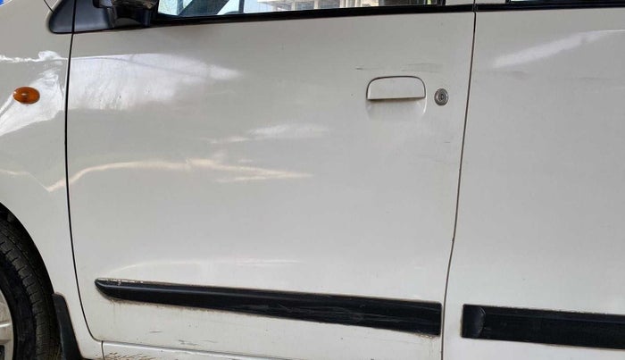 2014 Maruti Wagon R 1.0 VXI, Petrol, Manual, 1,06,234 km, Front passenger door - Minor scratches