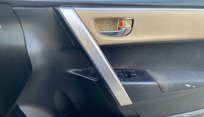2014 Toyota Corolla Altis G CVT PETROL, Petrol, Automatic, 82,842 km, Driver Side Door Panels Control