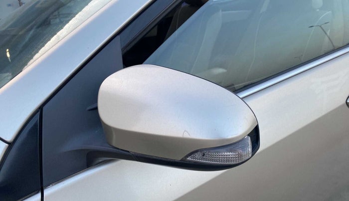 2014 Toyota Corolla Altis G CVT PETROL, Petrol, Automatic, 82,842 km, Left rear-view mirror - Indicator light has minor damage