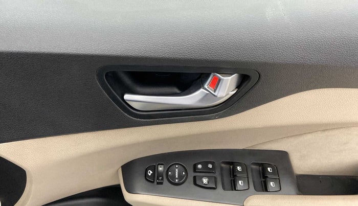 2019 Hyundai Verna 1.6 VTVT SX, Petrol, Manual, 42,303 km, Driver Side Door Panels Control