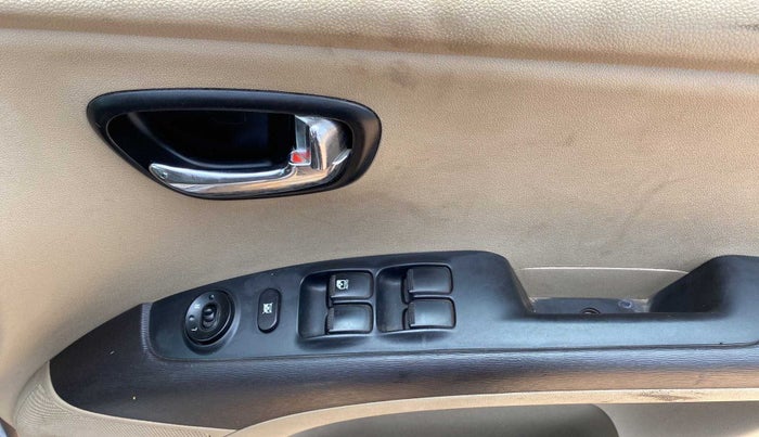 2013 Hyundai i10 ASTA 1.2 AT SUNROOF, Petrol, Automatic, 44,780 km, Driver Side Door Panels Control