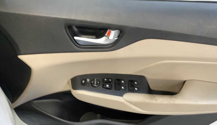 2018 Hyundai Verna 1.6 VTVT SX O, CNG, Manual, 83,350 km, Driver Side Door Panels Control