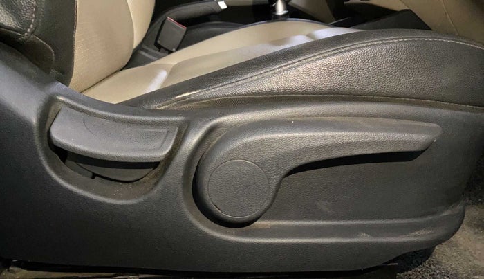 2018 Hyundai Verna 1.6 VTVT SX O, CNG, Manual, 83,350 km, Driver Side Adjustment Panel
