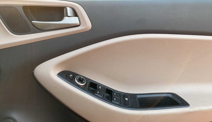 2016 Hyundai Elite i20 ASTA 1.2, Petrol, Manual, 52,988 km, Driver Side Door Panels Control