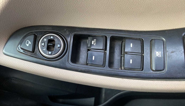 2016 Hyundai Elite i20 ASTA 1.2, Petrol, Manual, 52,988 km, Right front window switch / handle - Minor damage