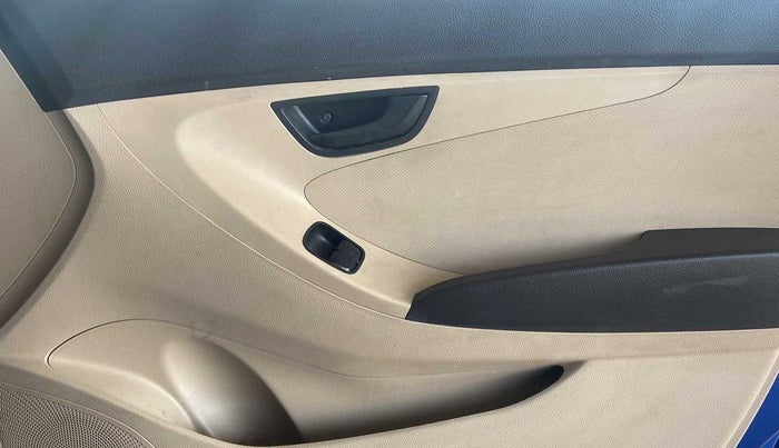 2017 Hyundai Eon ERA PLUS (O), Petrol, Manual, 32,420 km, Driver Side Door Panels Control