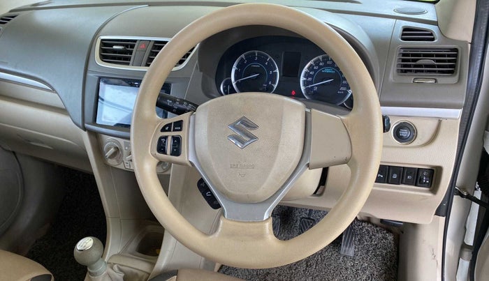 2018 Maruti Ertiga ZDI+ 1.3, Diesel, Manual, 43,814 km, Steering wheel - Steering cover is minor torn