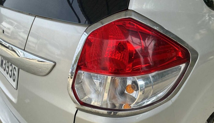 2018 Maruti Ertiga ZDI+ 1.3, Diesel, Manual, 43,814 km, Right tail light - Minor scratches
