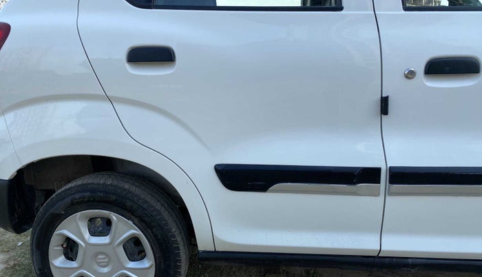 2022 Maruti S PRESSO VXI (O), Petrol, Manual, 17,108 km, Right rear door - Minor scratches